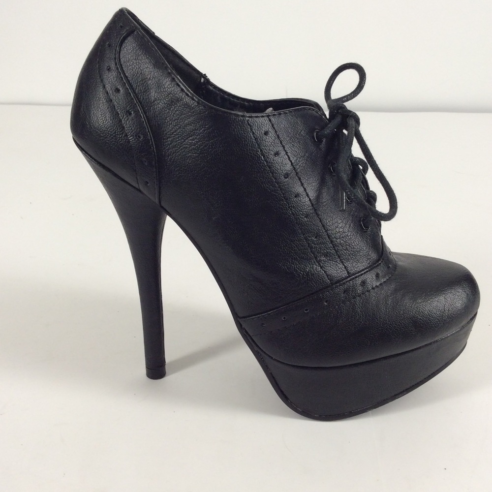 Speed Limit 98 platform high heels lace up size 6